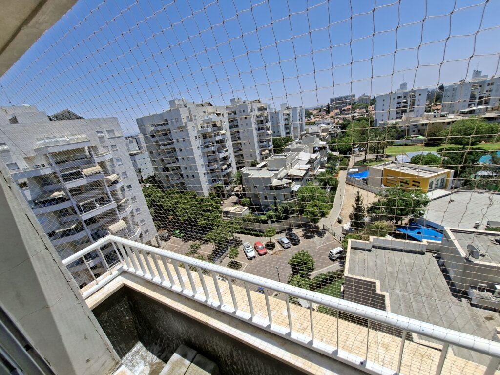 הרחקת יונים עם אקונומיקה